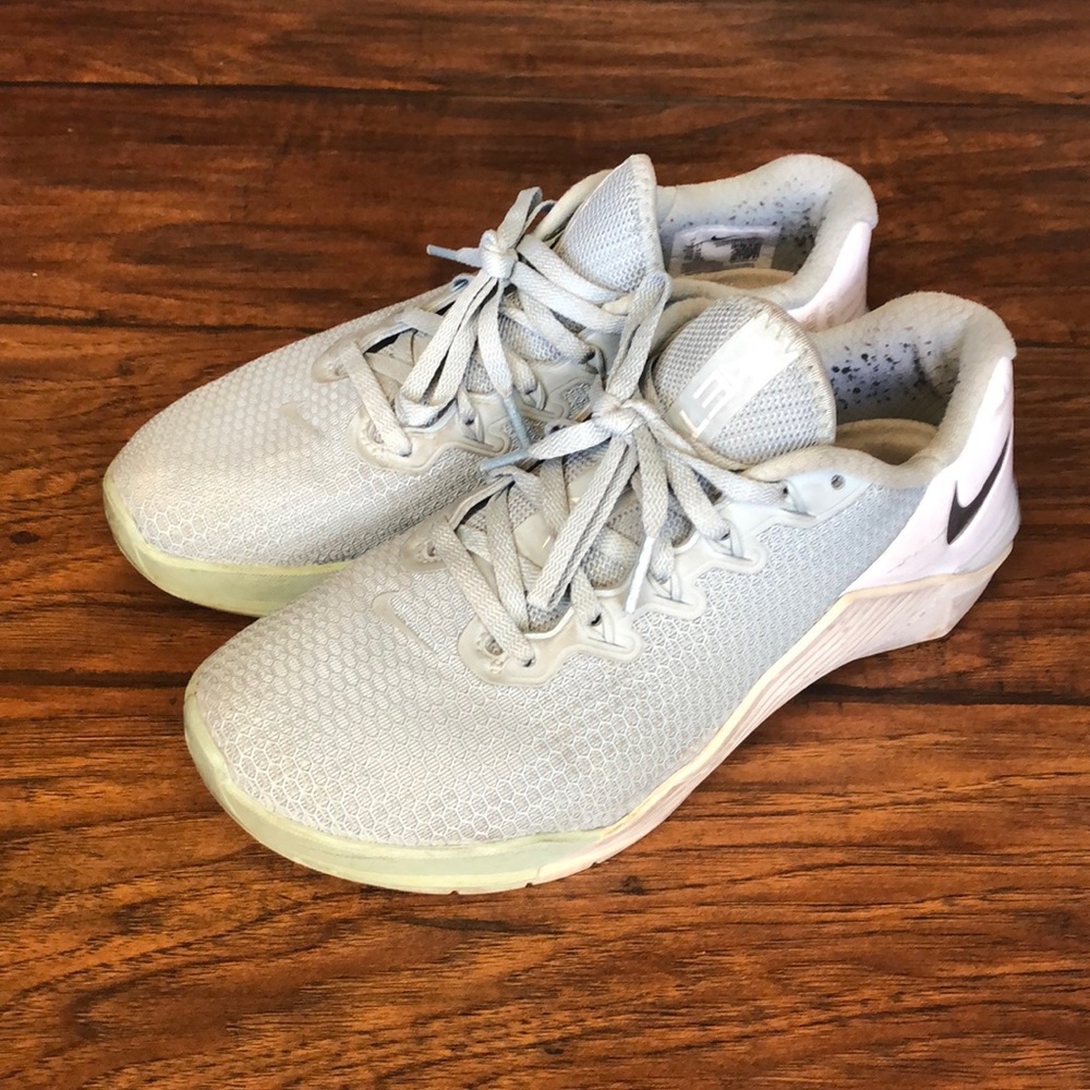 women's nike metcon size 8